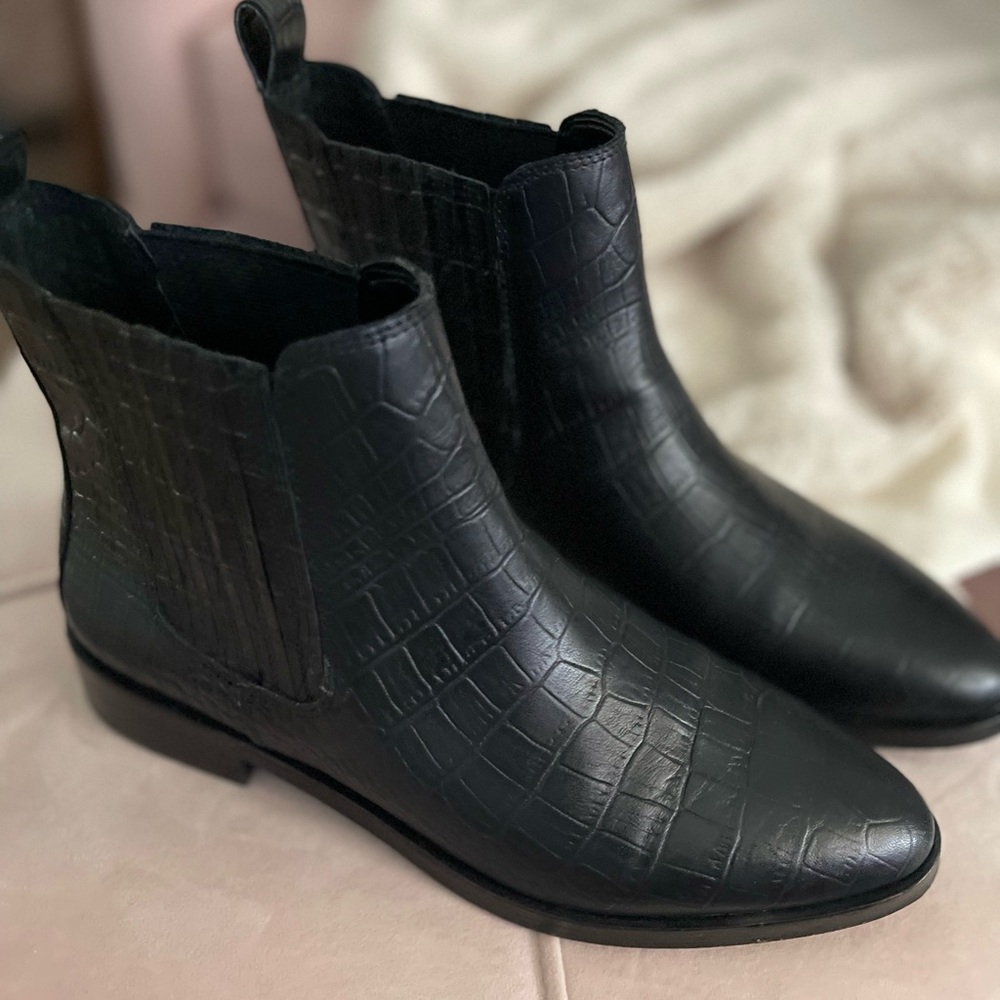 VINCE CAMUTO | BLACK BOOTIES | SIZE 6M